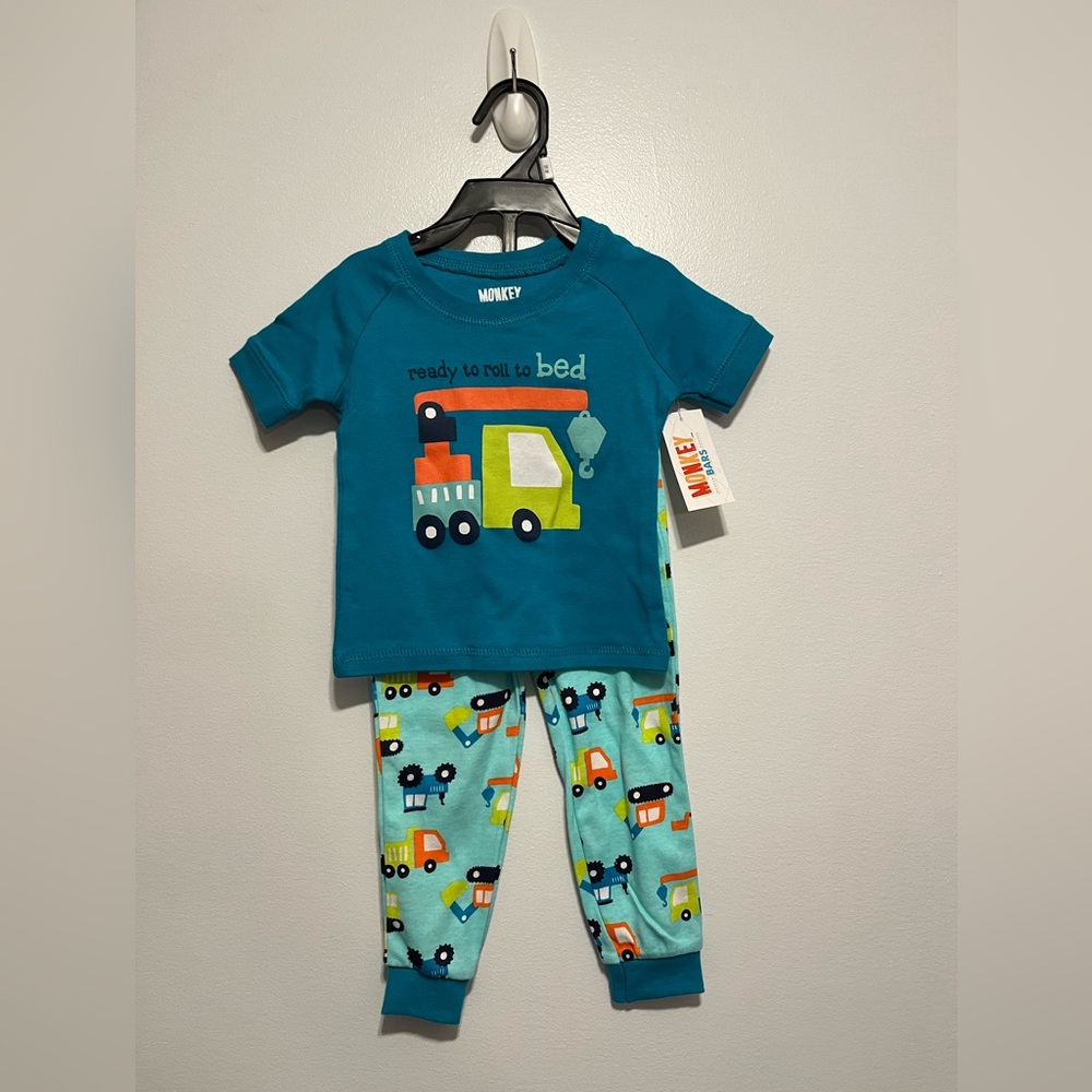 - NWT Monkey Bars Unicorn Girl 2Piece Pyjama Set Size 12M